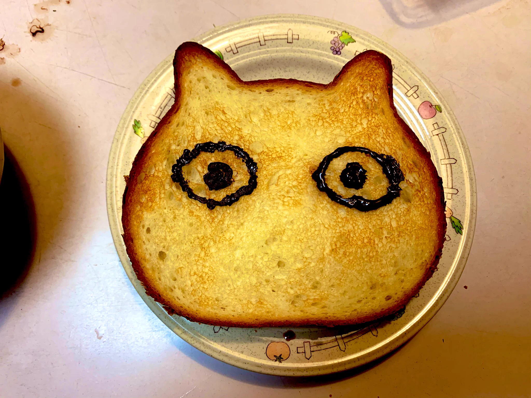 ネコ耳の食パンに顔を描いてみたら？「ネコですよろしくお願いします。」