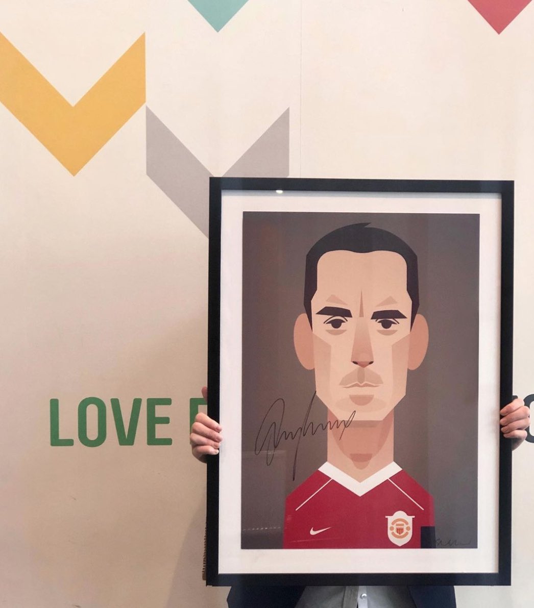 Hotel Football (@hotelfootballuk) on Twitter photo Day 4 of 25. Up for grabs today we have a <a href="/stan_chow/">Stanley Chow</a> print signed by the man himself <a href="/GNev2/">Gary Neville</a> (unframed). All you have to do is like/share/retweet to be in with a chance of winning! Winner announced at 6pm. #HFChristmasCountdown 🎄 Day 4 of 25. Up for grabs today we have a <a href="/stan_chow/">Stanley Chow</a> print signed by the man himself <a href="/GNev2/">Gary Neville</a> (unframed). All you have to do is like/share/retweet to be in with a chance of winning! Winner announced at 6pm. #HFChristmasCountdown 🎄