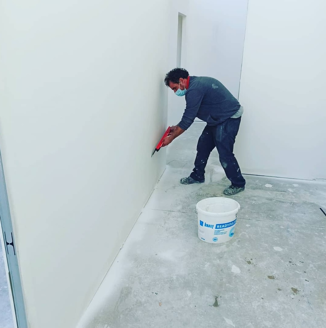 Nuestro compañero Antonio nos han enseñado cómo aplicar nuestra pasta #KnaufReadyfixF1 
Por hacerlo, entra en el sorteo de 25 lotes de ropa de trabajo Knauf. 

¿Quieres participar también?⬇
Sube tu selfie con el resultado con ReadyfixF1 a Instagram con el hashtag #LaObraPerfecta