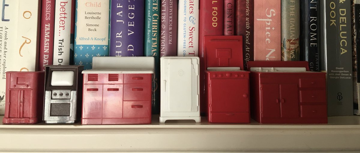 Irish_Cookbooks's tweet photo. From yore. #kelvinator. #pyetv https://t.co/pRg4JybPFI