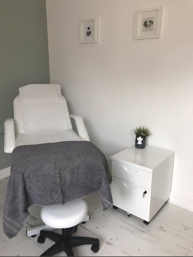 cwcreflexology's tweet photo. How often do you hear people say ‘I just have no time for myself’? 

Spending small amounts of time in silence with your thoughts can increase empathy, productivity, mental strength and helps you to know yourself. #MakeTimeForYou 

#fridaymorning #Reflexology #cheshire https://t.co/05VDGRTAvQ