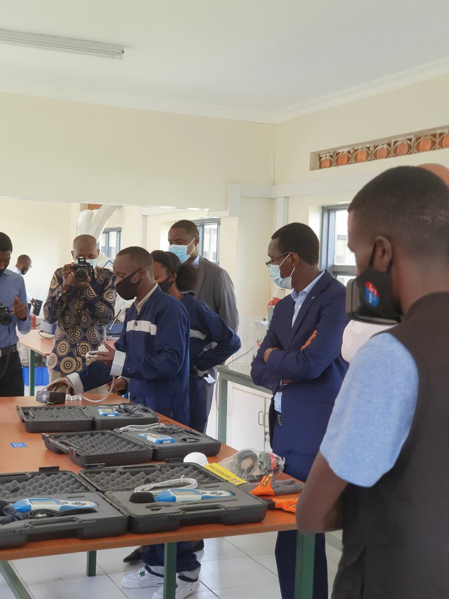 RewuRwanda's tweet image. Right now: the CEO of @Mines_Rwanda Hon. @Francis_Gatare, Secretary of State in @Rwanda_Edu Hon. @ClaudetteIrere, the governor of @RwandaNorth Hon. @gatjmv chairman of the Mining Forum @Malic_Kalima and various others are visiting the school @RSchoolOfMining as part of #MiningDay