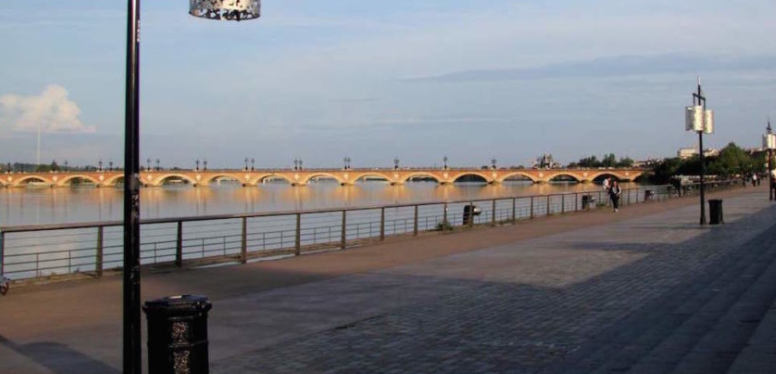 🥪 Pour faire vivre à Bordeaux la belle initiative solidaire de <a href="/fredericviard/">frederic viard</a>, j'offre également 5 paniers repas à des étudiants lundi 13h sur les Quais devant la Cité Mondiale.
Envoyez-moi un mp !
Simplement pour échanger sur le métier ou parler du temps pourri #LesValeurs