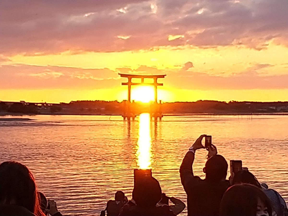 Zeke 今日は浜名湖渚園キャンプ場で宿泊です 天気予報では降水確率0 だったのに まさかの雨 テントの中にひきこもっています Zeke 今日は浜名湖渚園キャンプ場で宿泊です 天気予報では降水確率0 だったのに まさかの雨 テントの中にひきこもっています
