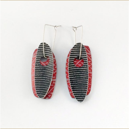MakersWales's tweet photo. Contemporary jewellery in red and black, madeof anodized aluminium, by guild member #MandyNash
We are open until 6pm tonight or check our on-line shop: https://t.co/TY8fTNWLdz
#Christmas #Nadolig #GiftsForHer #ContemporaryJewellery #HeritageBuilding
#BuyLocal #SupportCraft https://t.co/xeJnqtf9qV