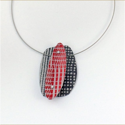 MakersWales's tweet photo. Contemporary jewellery in red and black, madeof anodized aluminium, by guild member #MandyNash
We are open until 6pm tonight or check our on-line shop: https://t.co/TY8fTNWLdz
#Christmas #Nadolig #GiftsForHer #ContemporaryJewellery #HeritageBuilding
#BuyLocal #SupportCraft https://t.co/xeJnqtf9qV