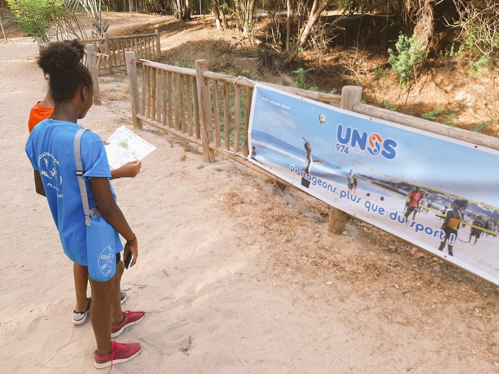 UnssOUEST's tweet image. Nos collégien.ne.s et lycéen.ne.s ont pu retrouver la joie de pratiquer des sorties multi-activités en plein air sur nos plages de l'ouest. Au programme : course d'orientation, tir à l'arc, PMT et paddle. #teamunss #unssreunion