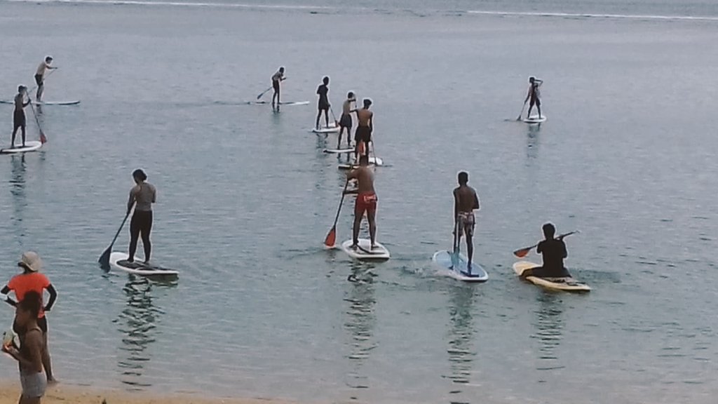 UnssOUEST's tweet image. Nos collégien.ne.s et lycéen.ne.s ont pu retrouver la joie de pratiquer des sorties multi-activités en plein air sur nos plages de l'ouest. Au programme : course d'orientation, tir à l'arc, PMT et paddle. #teamunss #unssreunion