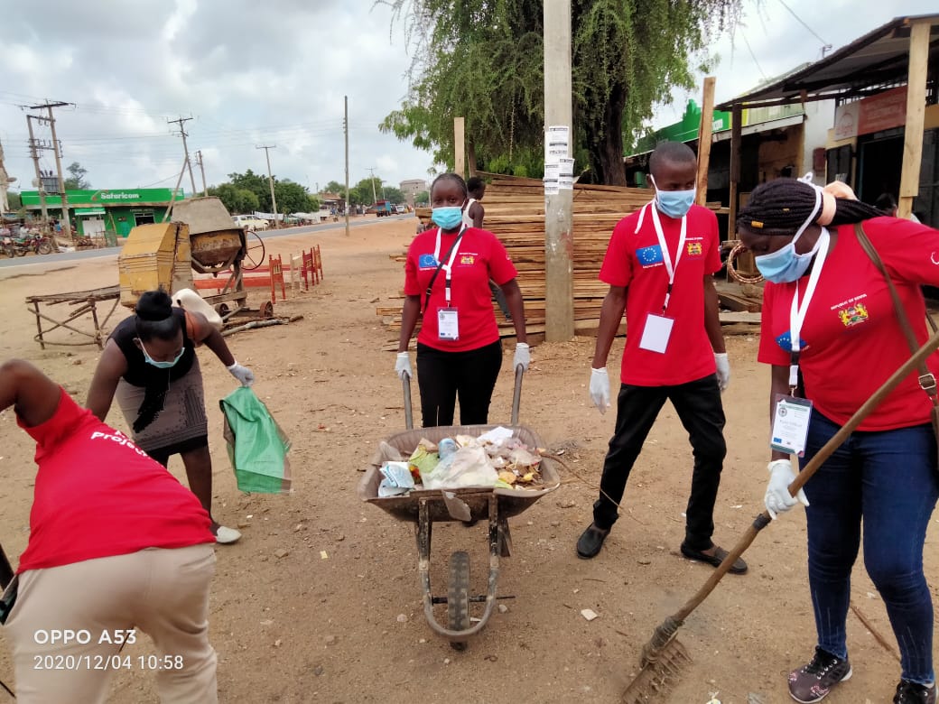 MutieMumbua's tweet photo. We have a responsibility to Mantain our environment especially during this pandemic era,we need to clean our environment #AngamizaCoronaKitui
#EUAmrefSensitization @YEDNetworkKe @EUinKenya @Amref_Kenya https://t.co/B8QC2obHxG