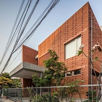 SurfacesMagzin's tweet photo. A sneak peek of Ngamwongwan House Designed by Junsekino Architect and Design @junsekinoarchitect, located in Bangkok, Thailand.
.
What do you think of the design?
.
.
DM for missing credits
.
.
#surfacesreportermagazine #surfacesreporter #design_archbytes #architecture https://t.co/nZWdfvV8yA