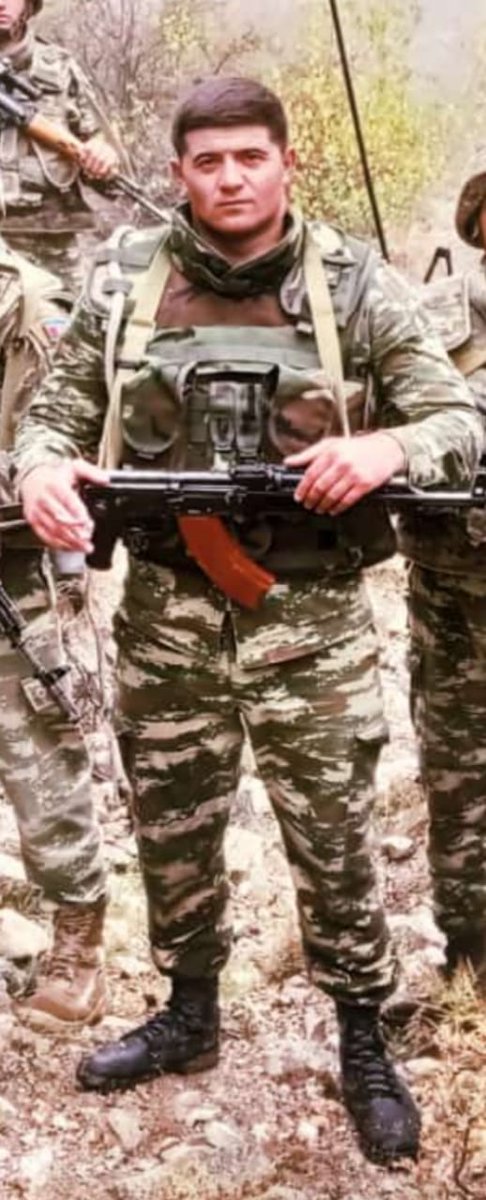 Kəşfiyyatçi Leytenant Yaqubov Mayis Rəhim oğlu. 20.04.1998 tarixində Qazax rayon Daş Salahli kəndində anadan olub. Füzuli uğrunda gedən döyüşlərdə 22.10.2020 tarixində qərəmancasina Şəhid olmuşdur.
#VictoriousAzerbaijaniHeroes 
#ŞƏHİDLƏRÖLMƏZ