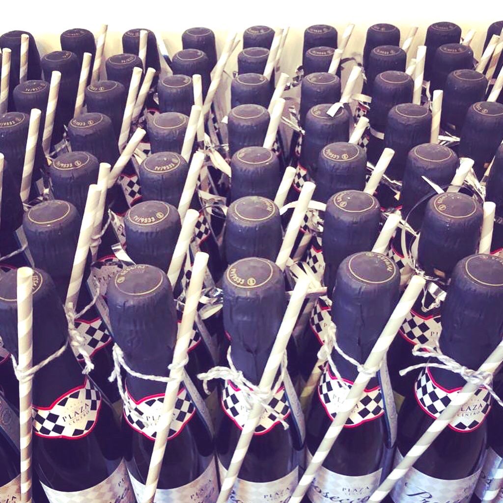 achieve_news's tweet photo. Kickstarting #Christmas  by delivering a series of #VirtualEvents &amp; #VirtualParties with interactive #Giftboxes for our clients this week from #cocktailmaking to #wellbeing, #celebrations &amp; challenging #escaperooms @OffLimitsEvents 🥂🎉🥳👩‍💻🙌 https://t.co/2kYmAkU1nY