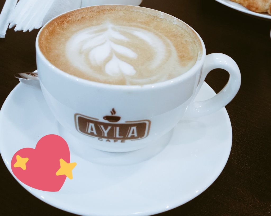 أنا لست مدمنة قهوه..
القهوة أدمنت حبي لها.... ♥️ ☕

#قهوتي ☕♥️