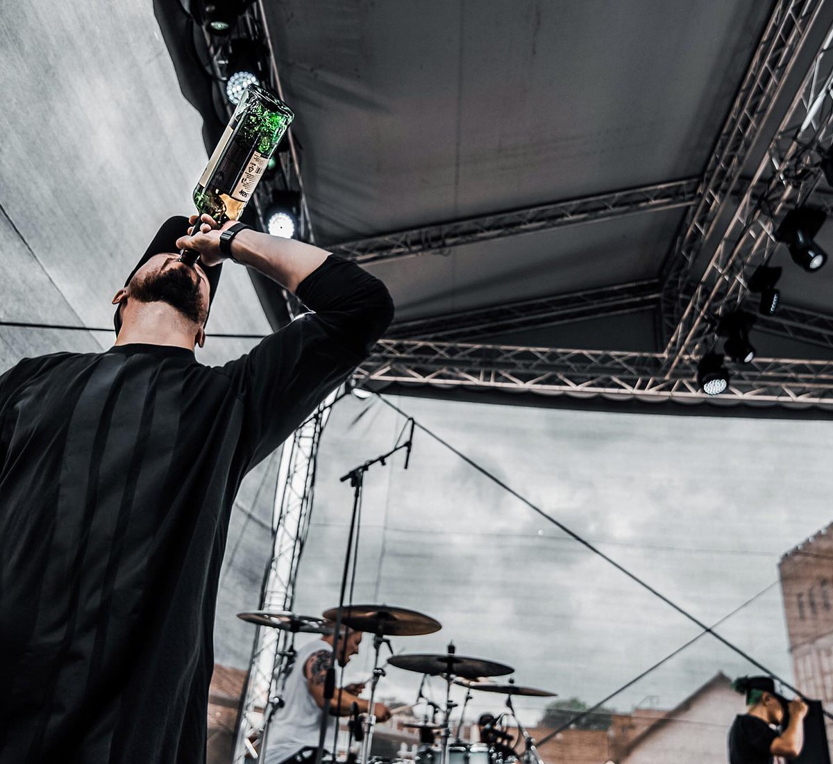 partyTRBL's tweet photo. Zkrať si čekání na třetí vlnu livestreamem 12. prosince s ironkap a travis_o_neill v rámci party.lajf na podporu rockcafe_prague! Goout https://t.co/YHDnB0bRYr