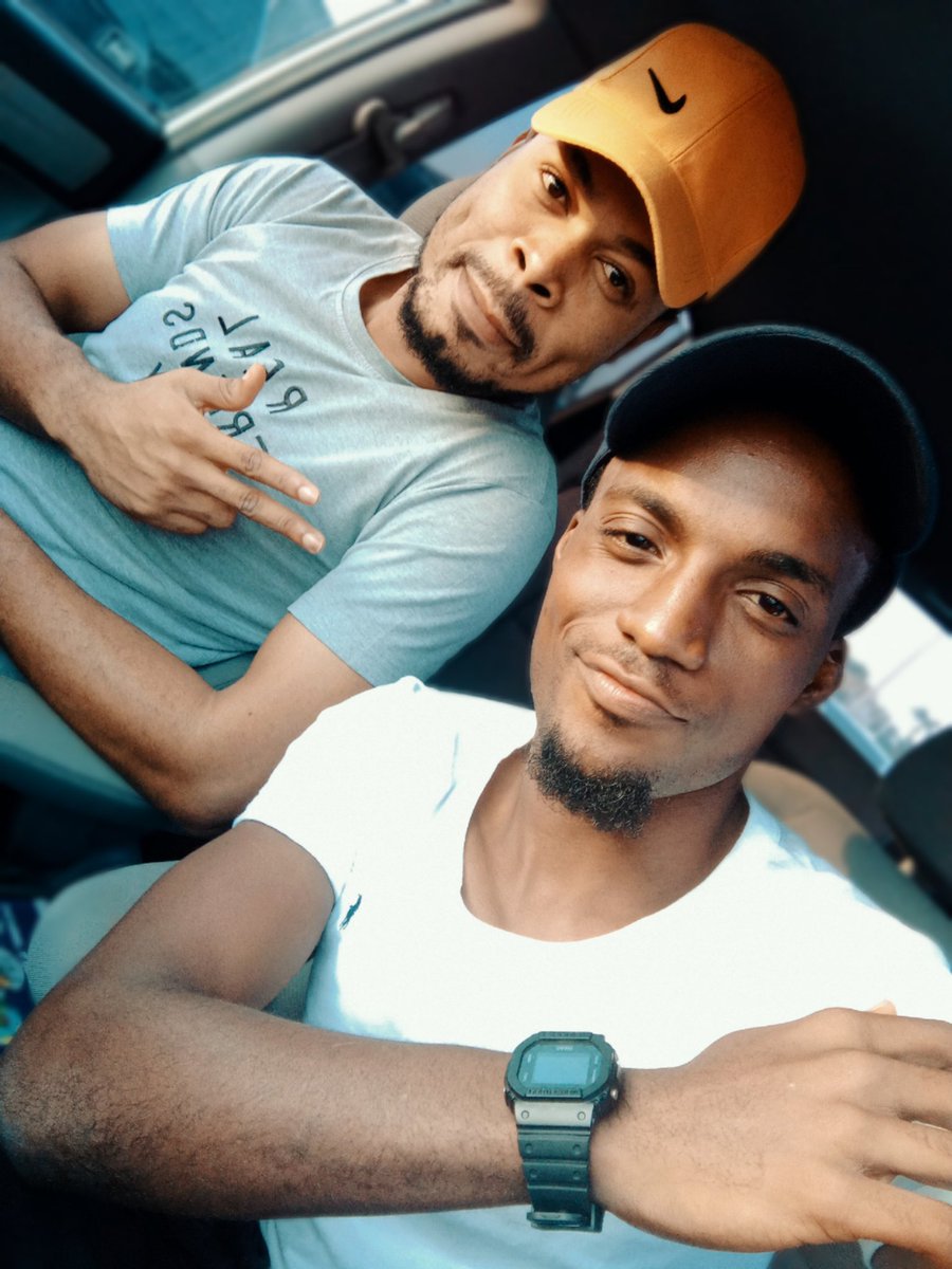 Jessi_Mycko's tweet photo. Wherever you see a product of King's college Lagos they are always doing well..Felt twitter should also see this😊 Brothers with a common debt ❣️💪 #KCOB #floreat https://t.co/ywO1vgouyd