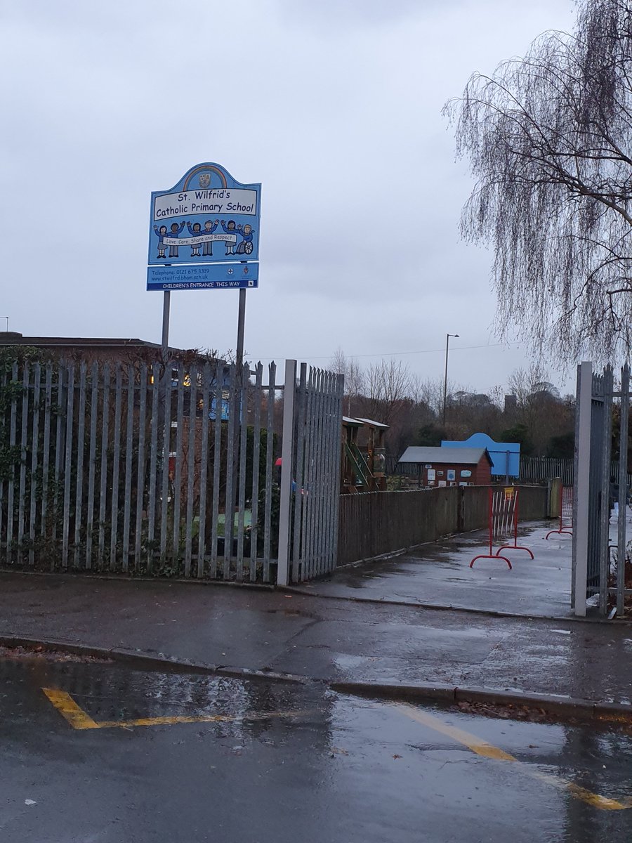 HodgeHillWMP's tweet image. PCSO Grzybowska on afternoon school patrols. Please be mindful while parking during the school run. #keepourchildrensafe