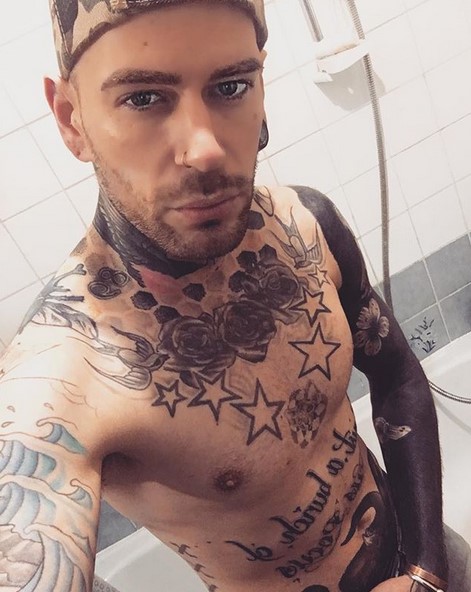 DatingsGeorge's tweet image. Retweet one post If You think I am fuckable 😈