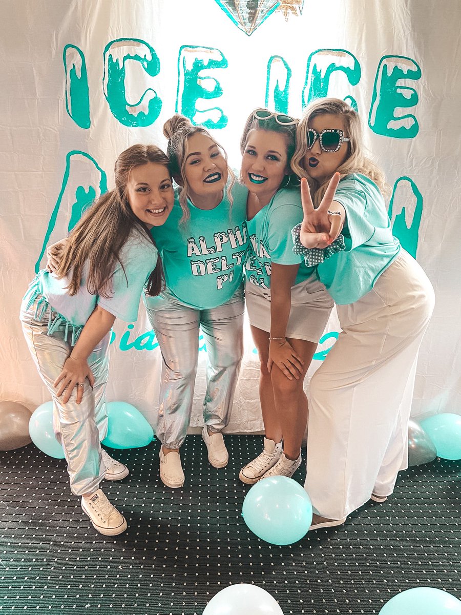 ADPi_Akron's tweet image. Peace out week 14, we made it! ⭐️
-
#throwback #alwaysadpi