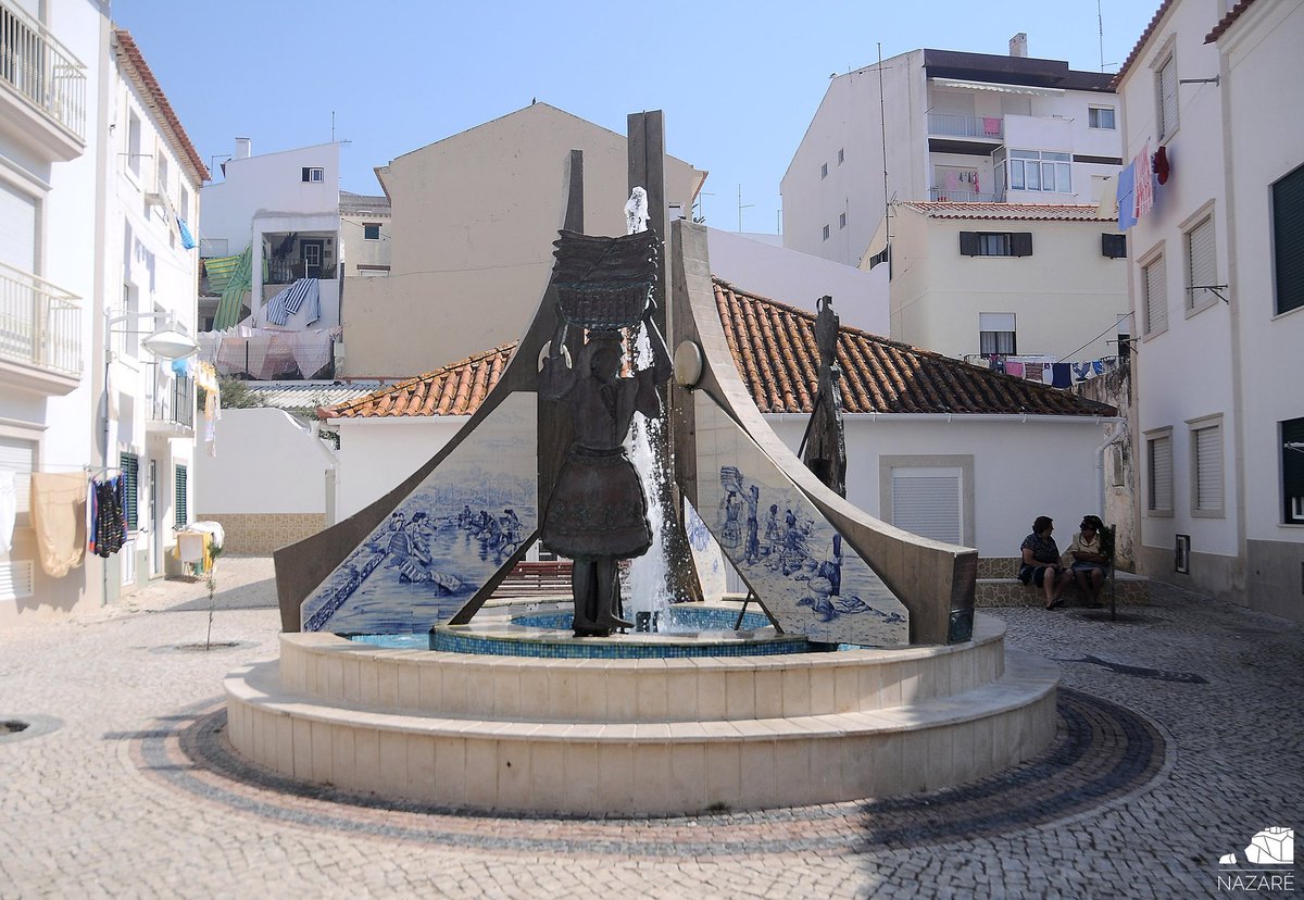 findoutnazarept's tweet photo. Monumento de homenagem à mulher nazarena.
#findoutnazare #nazareportugal #visitaportugal #lovenazare #nazare #tupodes #mulhernazarena #mulher #visitnazare #visitportugal https://t.co/grFsGkscQp