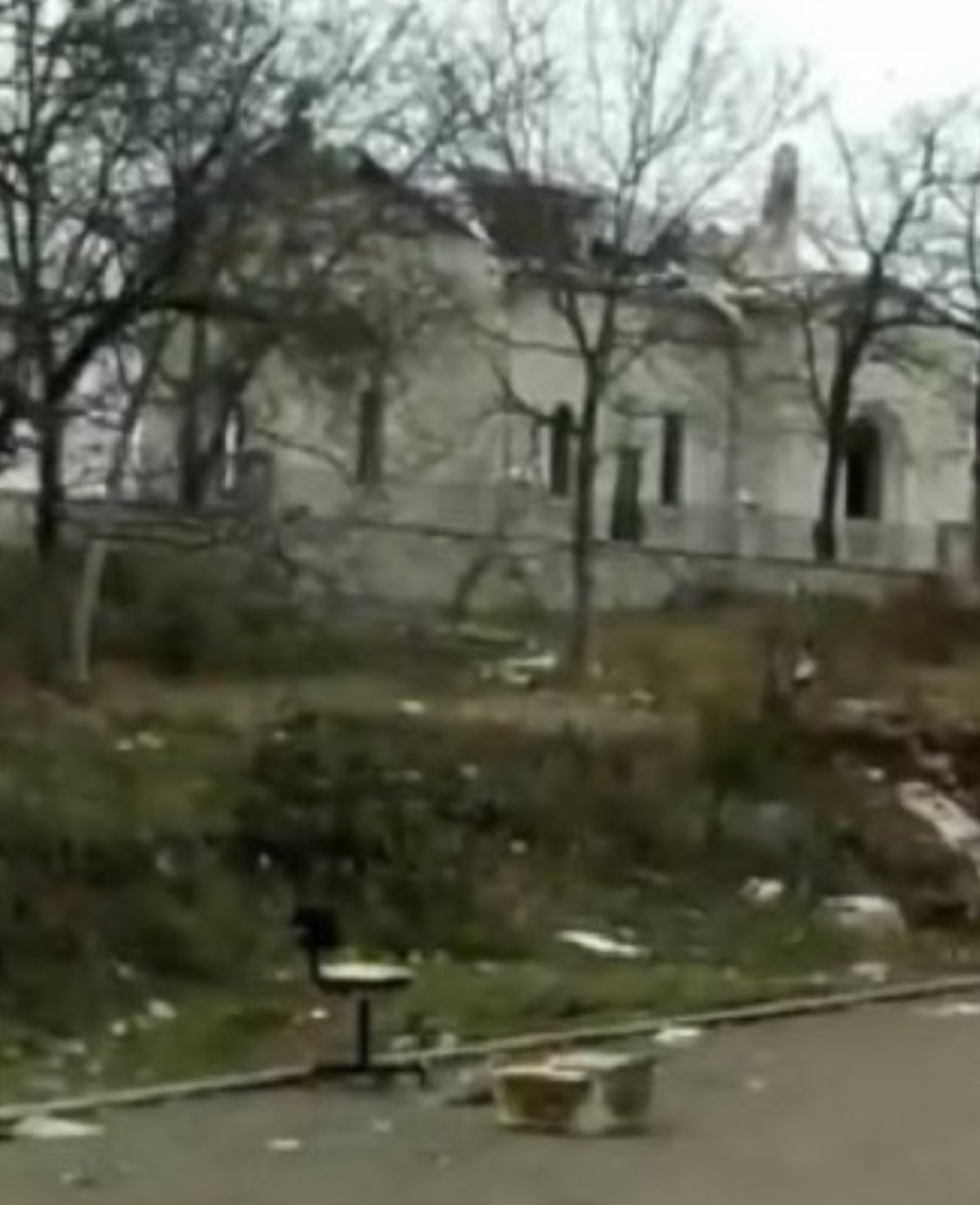 Destruction du dôme et du clocher de l'église de  #Shushi, Kanach Zham, par les soldats azerbaïdjanais.  #Artsakh