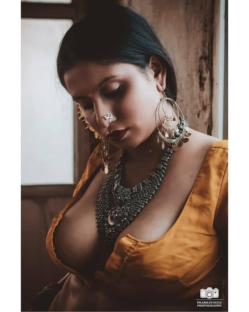 Nandita68374989's tweet photo. #bollywood #actress #model #hot #Sexy #bold #desi #Saree #beauty #Fashion #Sareelover #sareemodel #photoshoot #ALTBalaji #ullu #Nuefliks #hotshots #kooku #Mprime #hotvolt #Eightshots #Cinemadosti #chikooflix #Eknightshow #Bedflix #11upmovies https://t.co/V4XHIXMREq