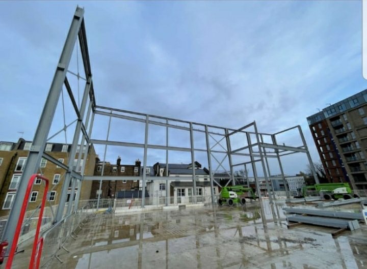 MarketfieldWay's tweet photo. A beautiful sight! 🏗😍

You may have noticed the erection of the first steelwork on site. This will form the shell of the new cinema. 

#watchthisspace #comingsoon #Redhill https://t.co/DR8h3kekFC
