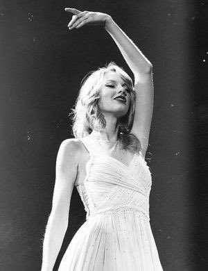 taylor swift in black & whitea thread: