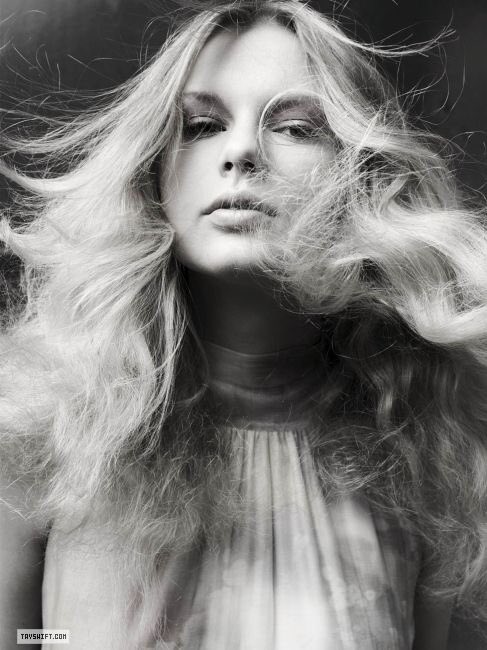 taylor swift in black & whitea thread:
