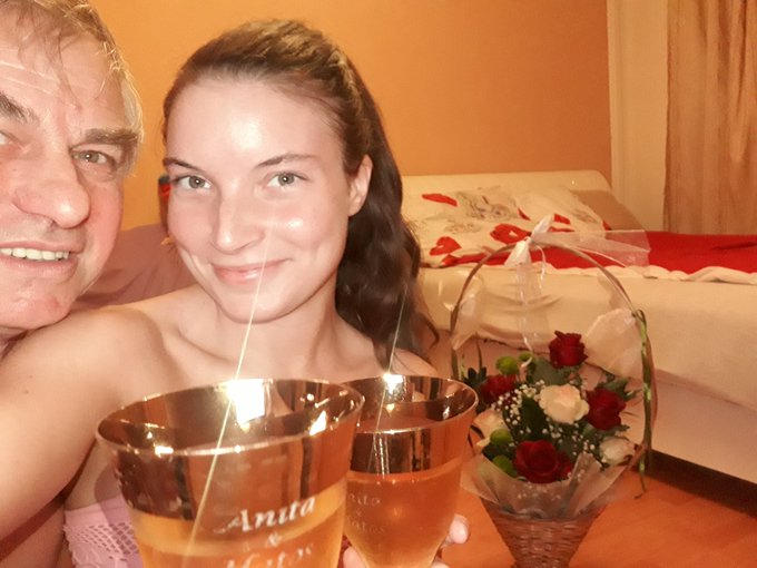 Nagyon sz&eacute;pen k&ouml;sz&ouml;n&ouml;m Hatosk&aacute;m a gy&ouml;ny&ouml;rű csokrot! Induljon az esti ut&oacute;sz&uuml;linapi m&oacute;k&aacute;z&aacute;s! Eg&eacute;szs&eacute;g&uuml;nkre