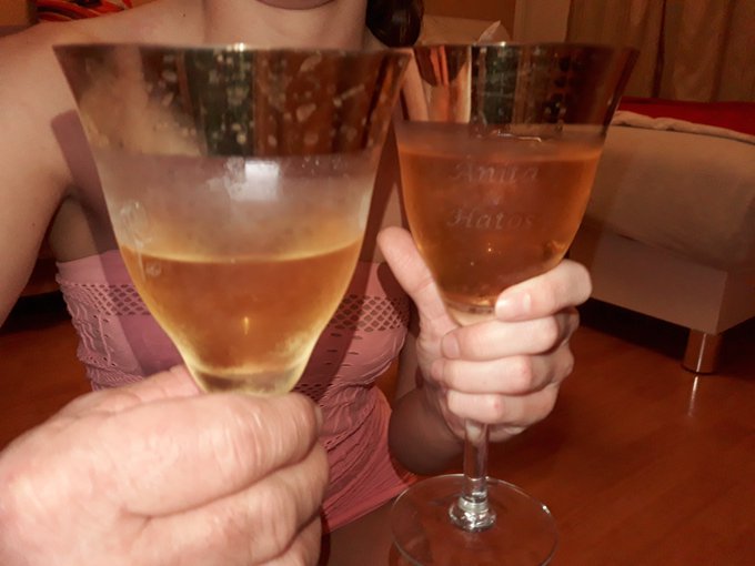 Nagyon sz&eacute;pen k&ouml;sz&ouml;n&ouml;m Hatosk&aacute;m a gy&ouml;ny&ouml;rű csokrot! Induljon az esti ut&oacute;sz&uuml;linapi m&oacute;k&aacute;z&aacute;s! Eg&eacute;szs&eacute;g&uuml;nkre