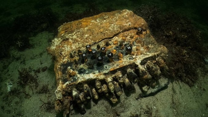 German Enigma machine found in the Baltic Sea EoZBpSWXYAAeqP-?format=jpg&name=small