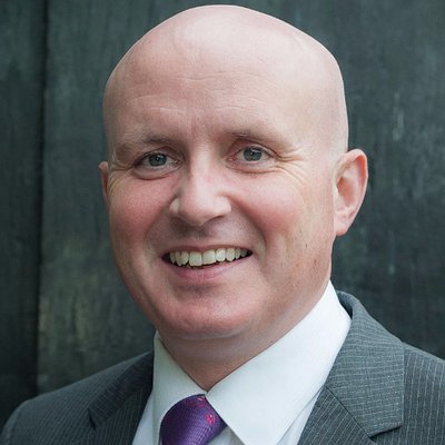 Beidh Finghin Mac Cárthaigh linn inniu. Fear a rinne scrúdú Gaeilge na hardteiste 30 bliain níos moille ina shaol.

Bhí Séamus Mac Géidigh ina spreagadh ag Finghin agus tá muid ag súil go mór le scéal Fhinghin a chloisteáil inniu <a href="/RTERnaG/">Raidió na Gaeltachta</a> 

Bheadh Séamus iontach bródúil as.