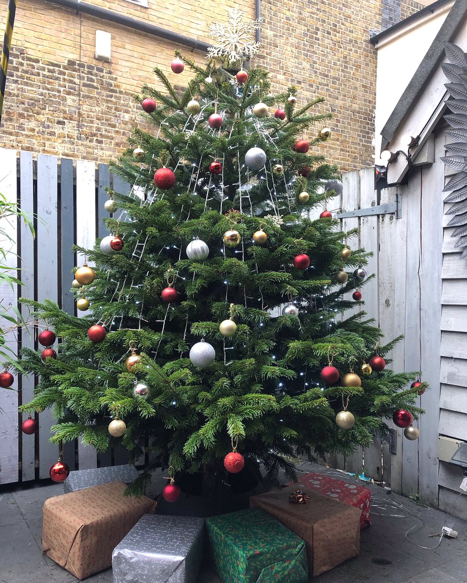 CastleTooting's tweet photo. Where has this year gone?? 
It’s not too late to book in your Christmas feast with us. Get in contact with us today, we can’t wait to toast with you this Christmas 🎄

https://t.co/1BGO9BWRvw 

#christmas #youngspubs #tooting #tootingpubs #pubs #christmasparty #xmas #thecastle https://t.co/CsImrf1g33