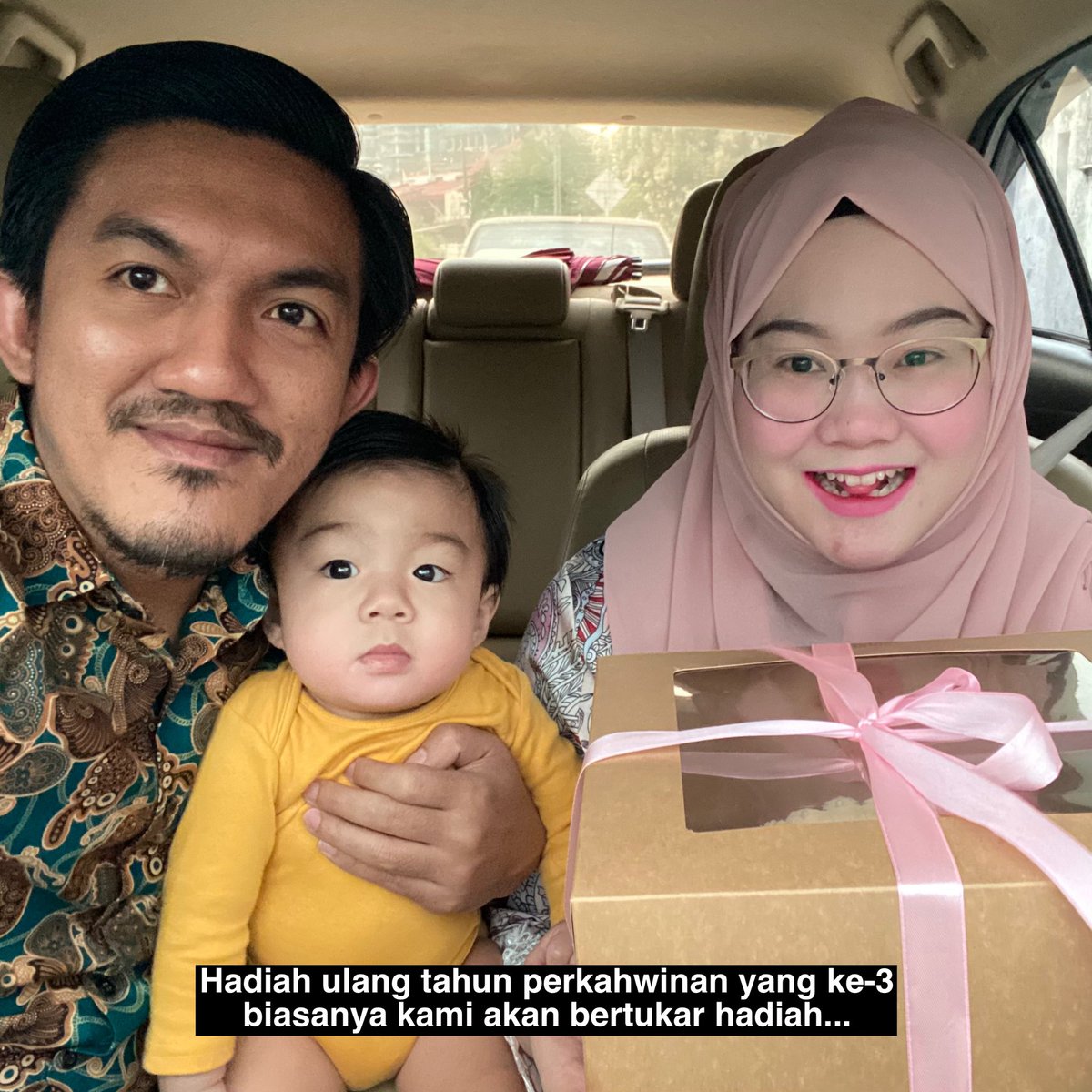 makhlokmacho's tweet photo. Comel je ibunge ni sesi nak tukar hadiah surprise beli kek.. tapi lukisan kek takde muka 🥲 ILYMB❤️ https://t.co/2rS5dALiQ1
