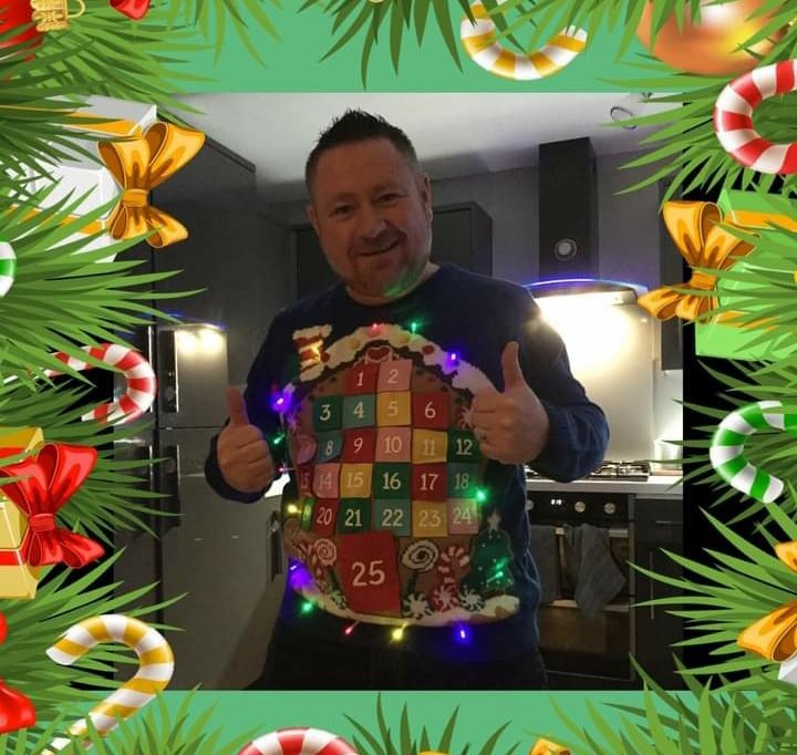 BrendaG668's tweet photo. @BBCNews @itvstudios @My5_tv @ScotIandNews 
This man Stuart Evans is legend he wears a christmas jumper every day in December for years do it to raise money for charity. He needs recognition as he brings joy to many around the world. He is based in Scotland https://t.co/iEybcyMf1O