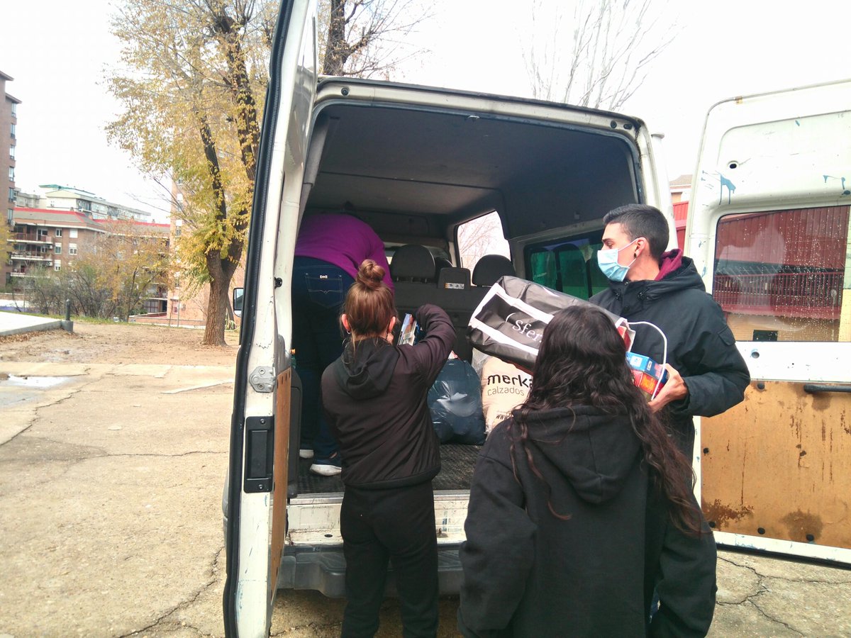 MariaVimiloja's tweet photo. Mirad cuántos juguetes hemos recogido!!! Gracias a la colaboración de familias,profes, alumnado del @IESLasMusas a vecinos del barrio y a la participación de los grupos de PMAR y @AsocA2000 https://t.co/rfp9z9V0sa
