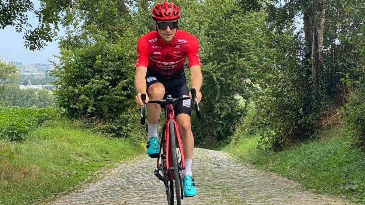 We chat to @VitusProCycling rider Joe Sutton to gain insight into his challenges throughout the year and to learn about how he has adapted his training and taken his first venture into online racing. 🏁🚴 Read the blog here 👉 bit.ly/Joe_SuttonBlog #RIDEMORE