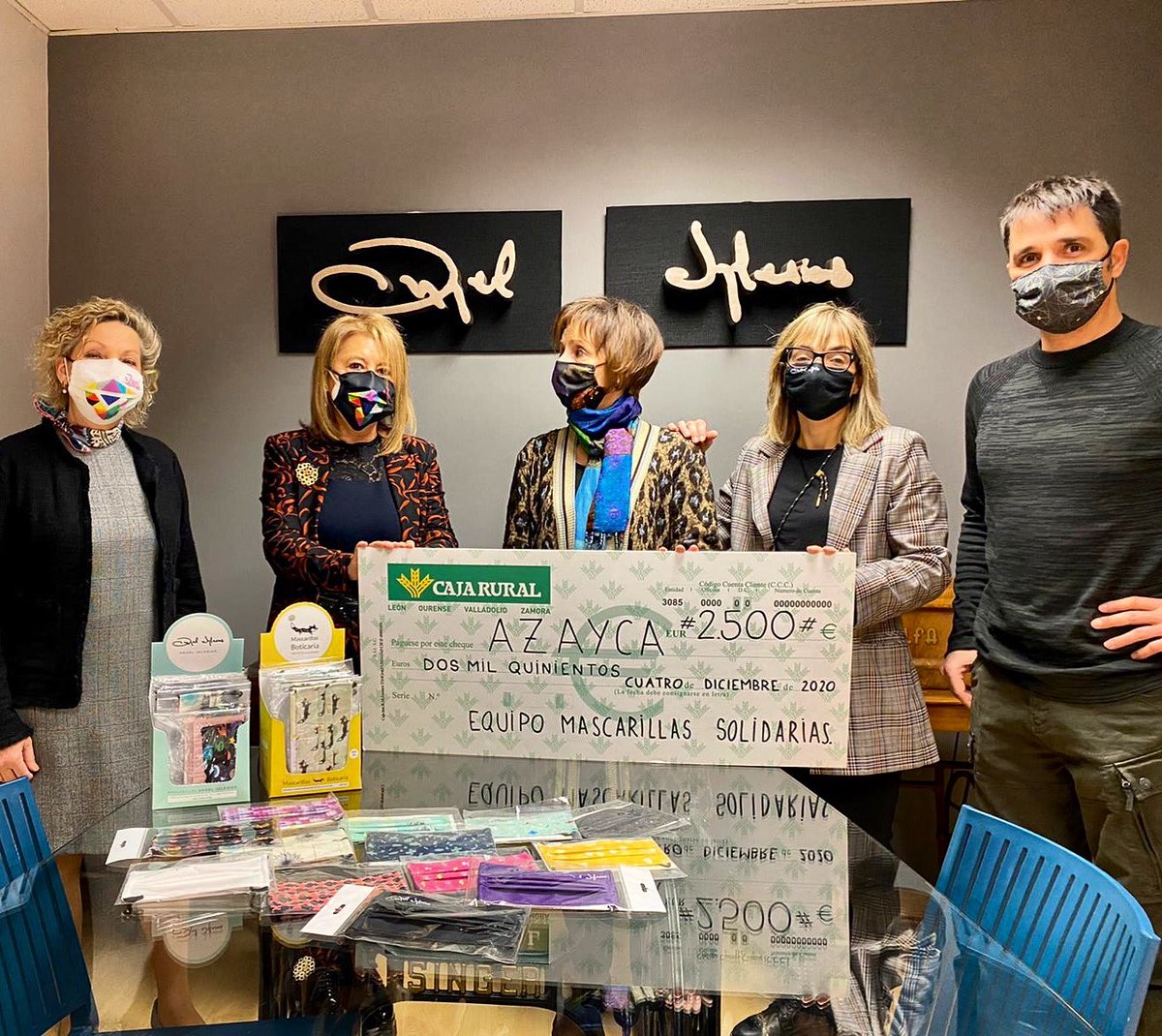 🔝🔝🔝Acto de entrega del #chequesolidario que hace la empresa @angeliglesiasmoda a través de <a href="/boticariagarcia/">Marián García</a> a @azayca_zamora  
Un momento muy emotivo para todos 💕GRACIAS💕