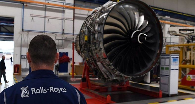BBCNWT's tweet photo. Labour leader @Keir_Starmer calls on govt to intervene to save jobs at the @RollsRoyceUK plant in Barnoldswick, Lancs. 500 jobs at the plant, which makes fan blades for jet engines, are to be moved to Singapore and Spain. He said the country had to retain highly skilled jobs. https://t.co/8yiVMQ4oXM