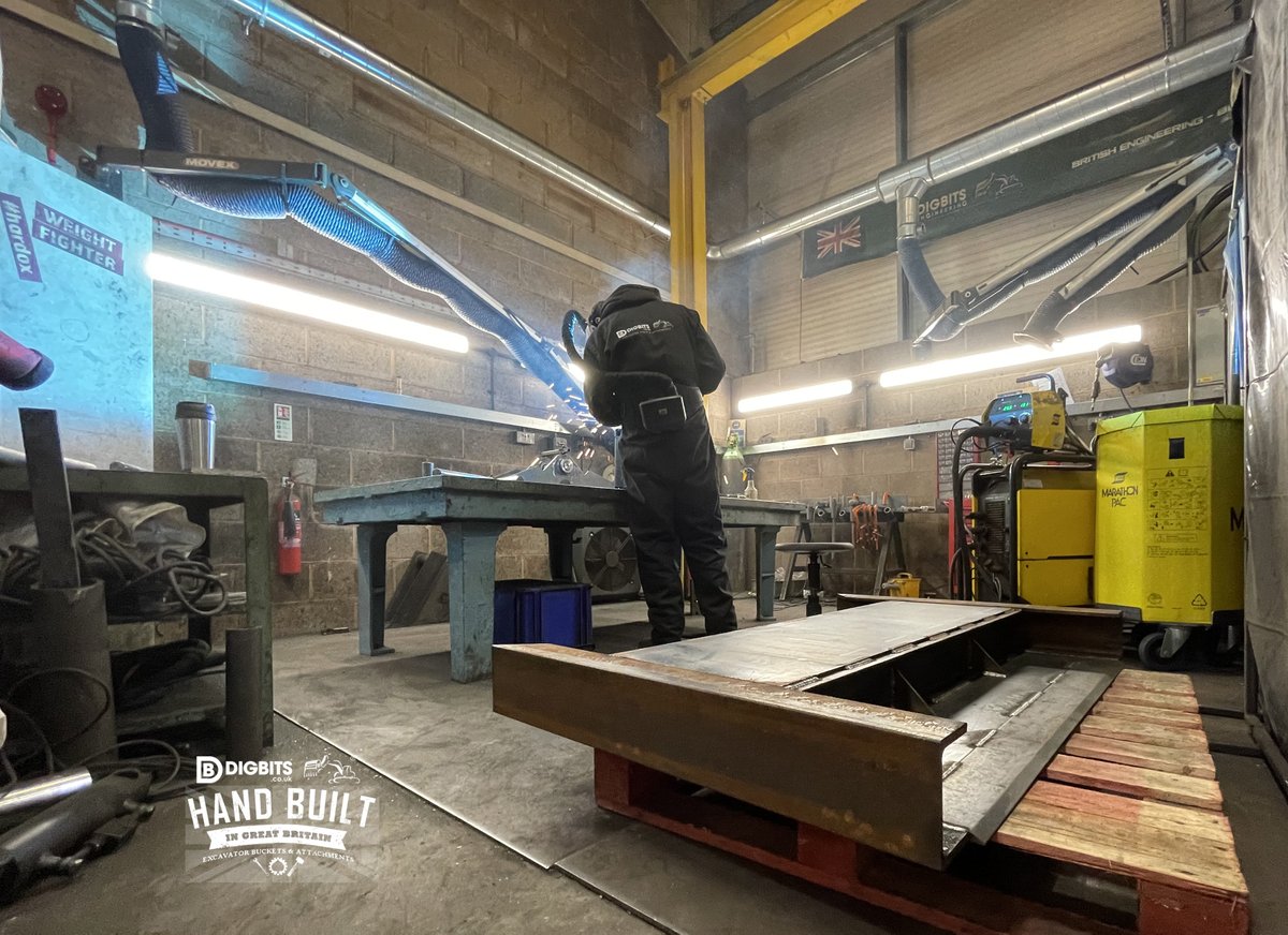 DIG_BITS's tweet photo. A Tilt headstock assembly on the bench and a Grading Beam already welded. Can mean only one thing:
a Tilt-Grading Beam is in production.
https://t.co/pOHrmA98HD
#gradingbeam #excavatorattachments #Ukmfg https://t.co/ng7kqpNaXB