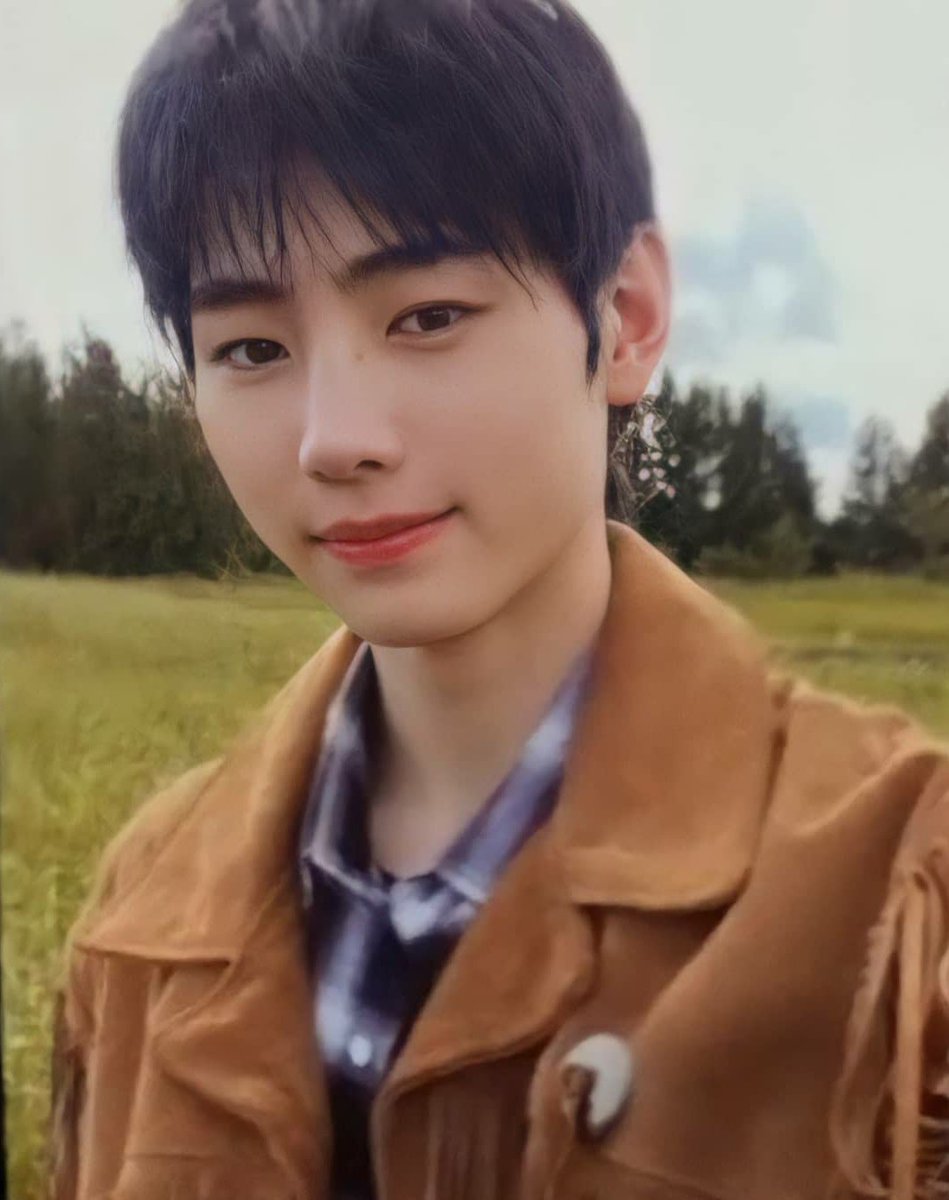 Wiinterlee's tweet photo. Sunghoon Photo card Dawn version 😍

#ENHYPEN_DEBUT #Border_Day_One_Dawn     #SUNGHOON #photo_card 
@ENHYPEN_members https://t.co/vJh92SyXCL