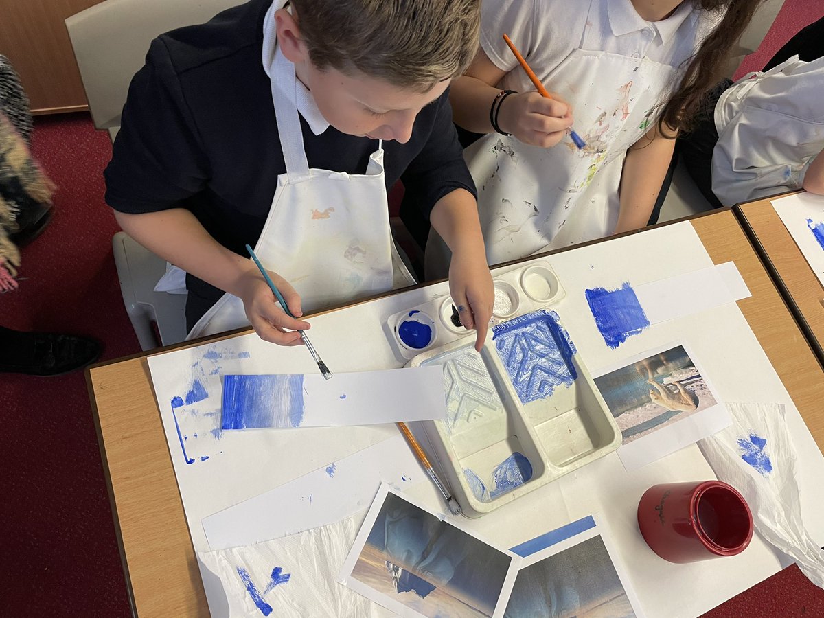ChagallClass's tweet image. It’s a painting afternoon today to see what art skills we have. We’re going to create Arctic images once’s we’ve finished experimenting! Watch this space! 🔵❄️