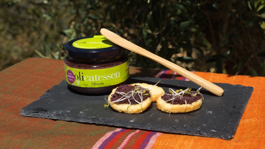 Vols provar la nova olivada d'arbequina madura? Com la resta de productes, també és ecològica.🌿

Si encara no l'has tastada, t'animem que facis una comanda. Te'n lleparàs els dits!😋

#olicatessen #eco #olivadamasura