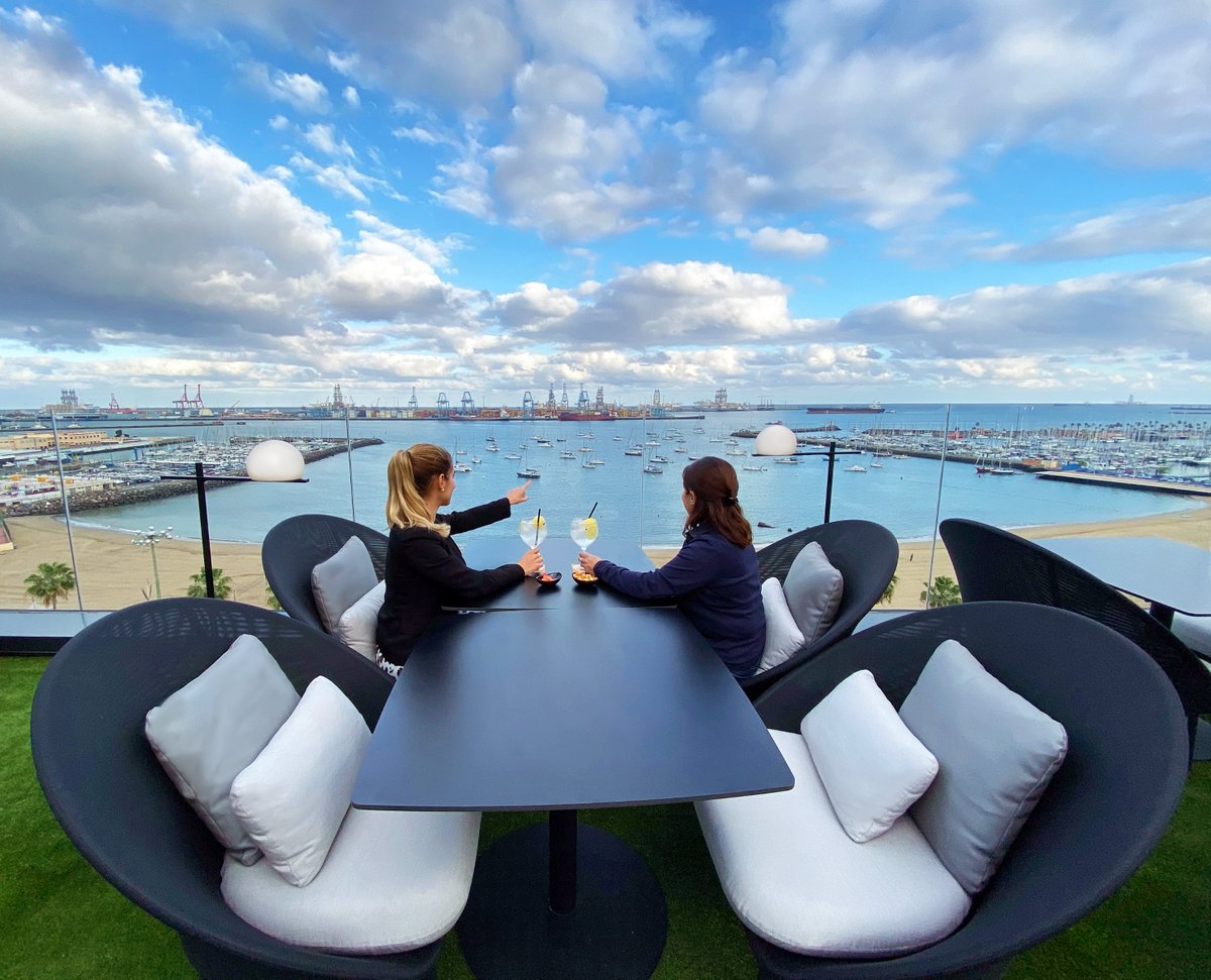 SilkenSaaj's tweet photo. En esta experiencia que tendrá lugar mañana en la maravillosa terraza de nuestro Hotel te propondremos degustar platos de nuestra recién estrenada carta bajo la amenización del grupo @EnsambleJuglar

Toda una experiencia gourmet con las mejores vistas al Puerto de Las Palmas. https://t.co/hHLPTg2PQz