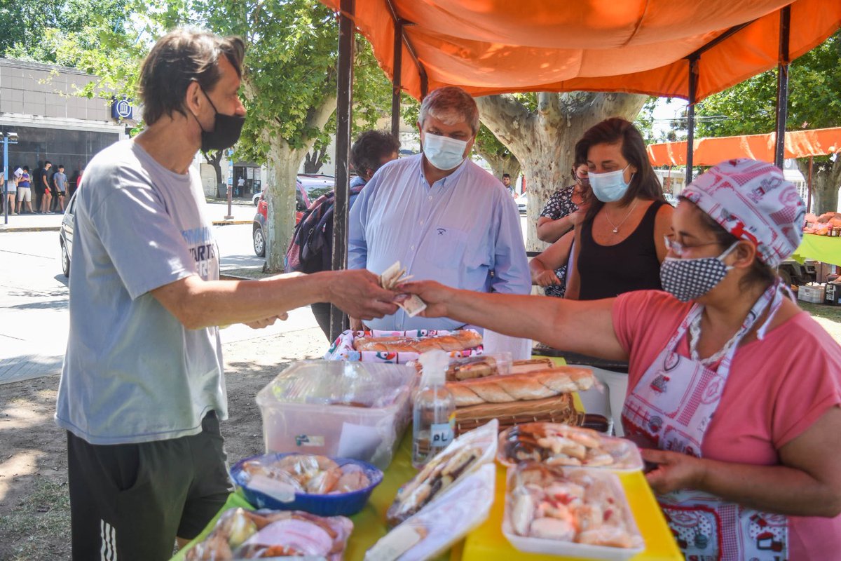 Hasta las 13hs. a "VGG MERCADO" en la Plaza San Martín  (Mitre y Bomberos Voluntarios)
🥬🍞Un programa que visita los barrios de la ciudad acercando productos de la canasta básica alimentaria🍖 a precios accesibles.
🔸Se acepta Tarjeta Alimentar.

#VGGMercado