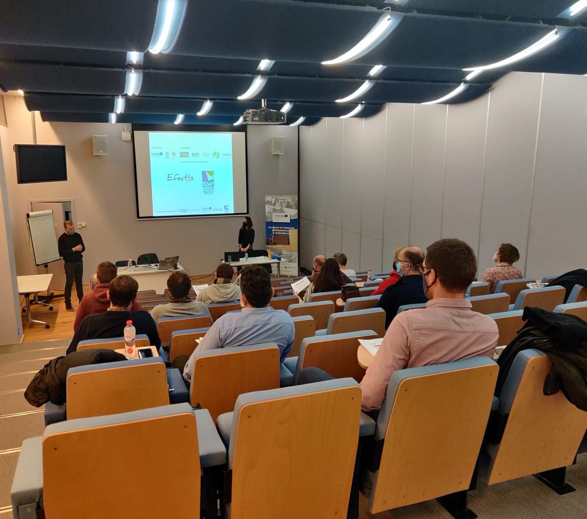 _FormaWood_'s tweet photo. La dernière formation sur "la #securite #incendie dans les #batiments en #bois" a eu lieu ce jeudi 3 décembre à Wierde et a permis à 23 professionnels d'approfondir leurs connaissances en matière de #gestion au #feu dans les #constructions en bois. 
https://t.co/pwjzoePWQf https://t.co/FQo68OeZv6