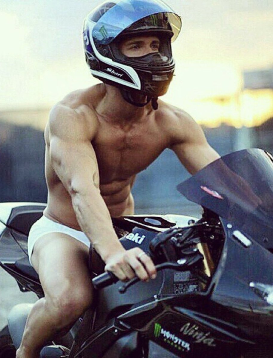 hxtmalesonly's tweet photo. Wanna go for a ride? 😈😈😈 #hotmale #biker #nicehelmet https://t.co/wlejdLWtsJ