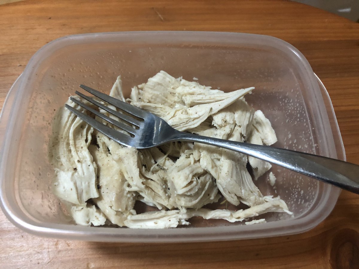microdeadman's tweet photo. たんぱく質のみの摂取の場合は食べたカロリーの30%が食事誘発性熱産生で消費されるお
カロリー30%オフかな？ https://t.co/kNO4tfa0L6