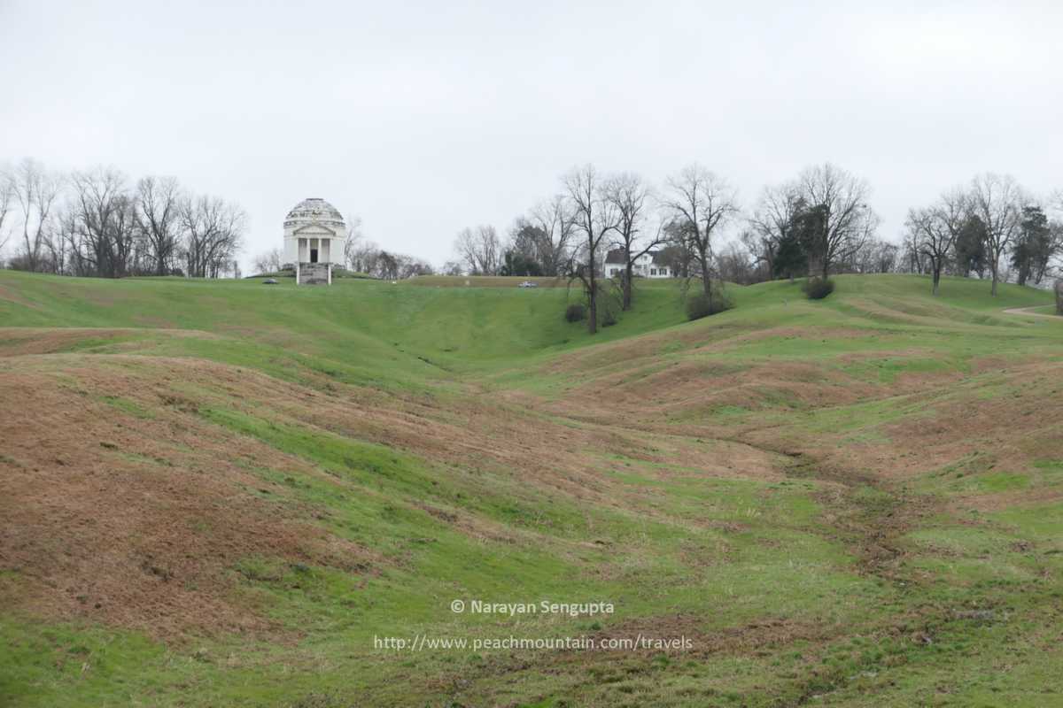 5/  #firepowerfriday  #travel  #tourism  #history  #USCivilWar -  #Vicksburg, Mississippi – Give yourself at least two hours to drive around. Maybe 4-6 or more! Here is the entrance gate and the first major monument you’ll encounter. Note the terrain and  #artillery.