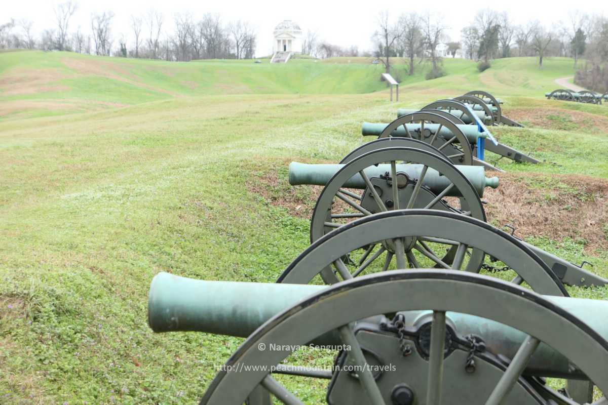5/  #firepowerfriday  #travel  #tourism  #history  #USCivilWar -  #Vicksburg, Mississippi – Give yourself at least two hours to drive around. Maybe 4-6 or more! Here is the entrance gate and the first major monument you’ll encounter. Note the terrain and  #artillery.